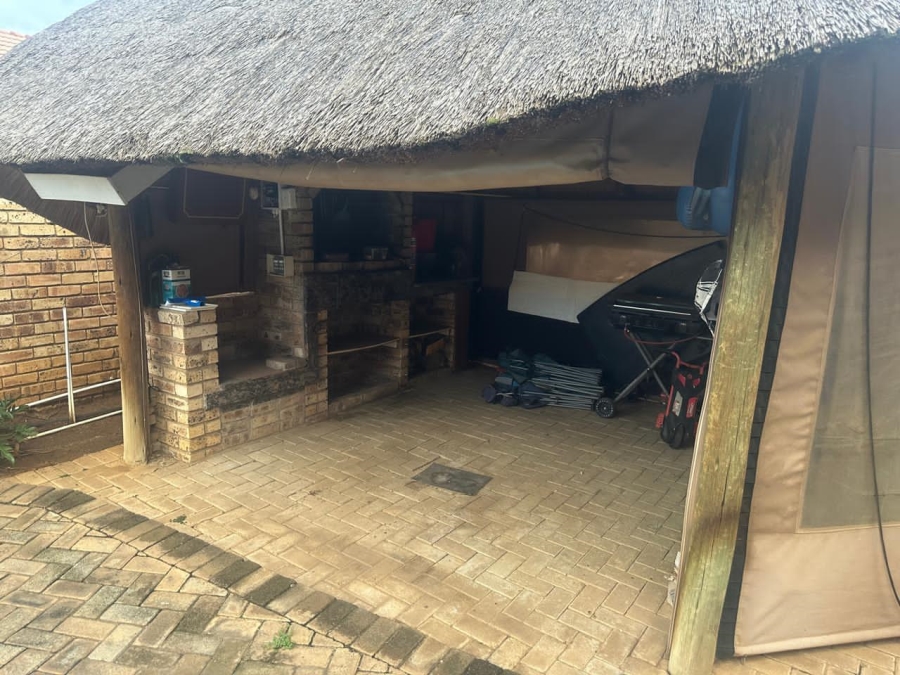 5 Bedroom Property for Sale in Waterval East North West
